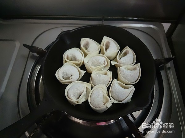 馄饨抱蛋的步骤