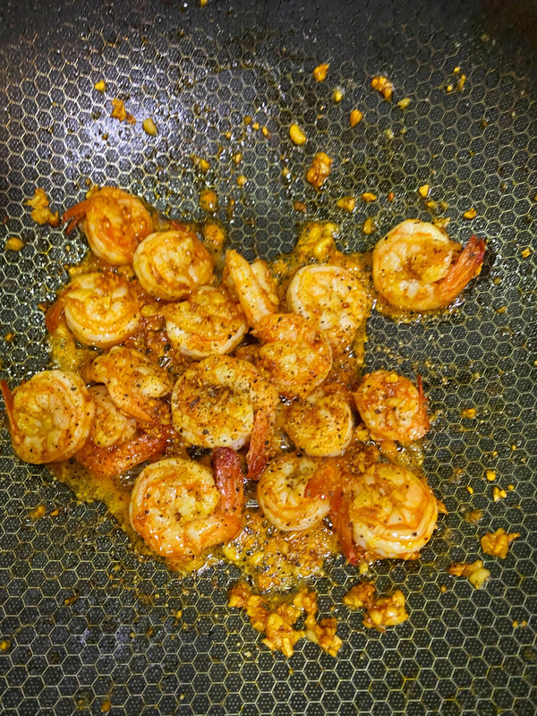 蒜香奶油虾仁意面