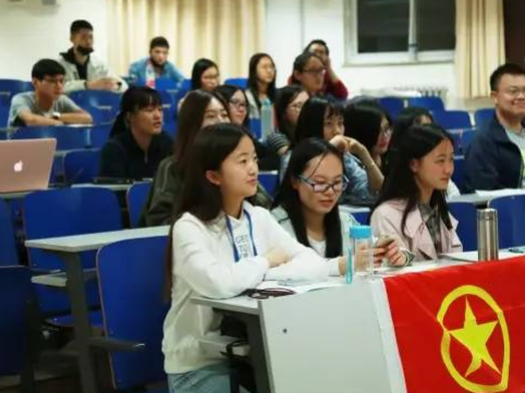 大学生当学生会干部好还是当团支书好