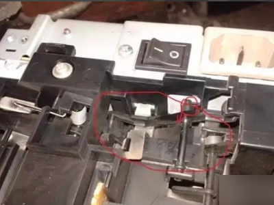 兄弟DCP-7030打印机硒鼓取不出来