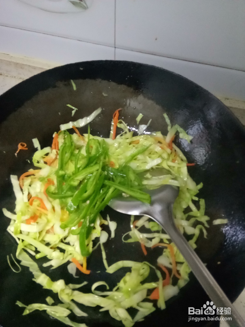 青椒包菜胡萝卜鸡蛋炒饭