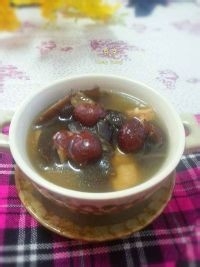 黑木耳红枣瘦肉汤
