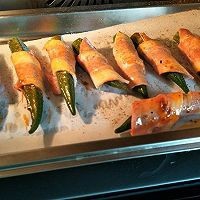 如何制作美味的培根秋葵卷