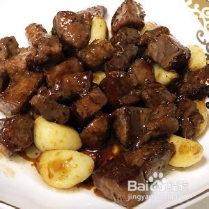 黄油黑椒蒜子牛肉粒的做法