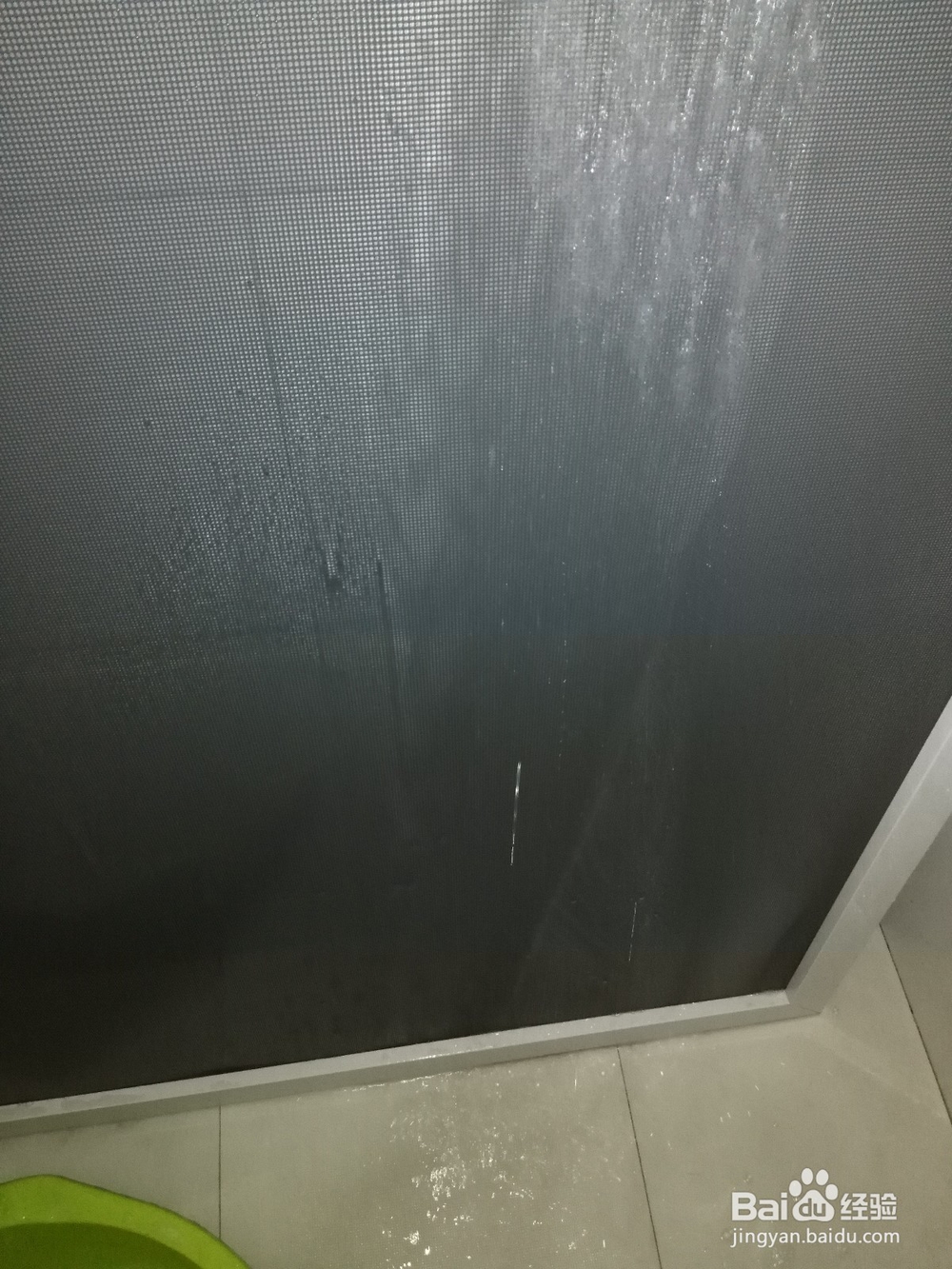 省时省力又省水的纱窗清洗方法