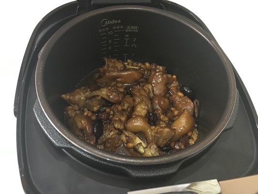 香菇黄豆炖猪蹄