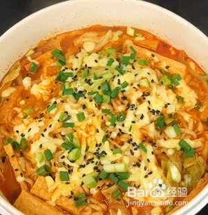 如何自制韩式芝士年糕拉面?