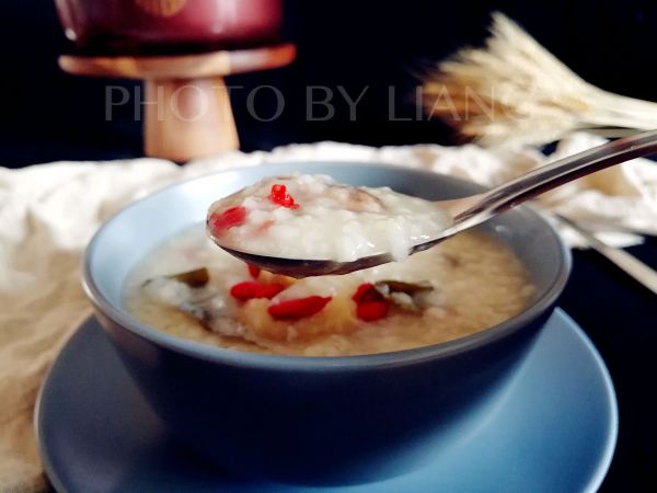 送荷叶香菇鸡粥