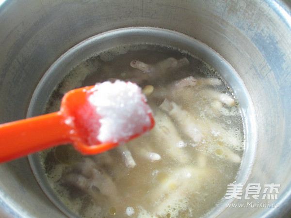 鸡爪黄豆汤的做法