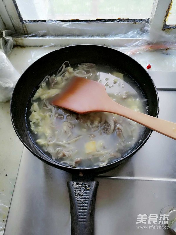 蘑菇鸡蛋汤的做法