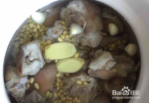 小猪蹄黄豆汤