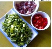 餐桌上的春色满园——超级下饭的蒜苔炒腊丁