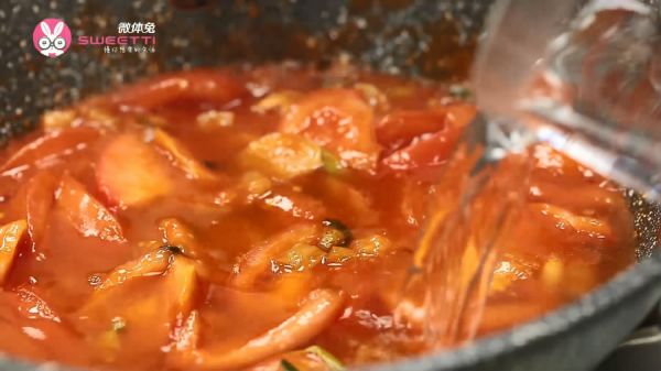 让人上瘾的番茄酸汤锅，料再多都不会浪费！