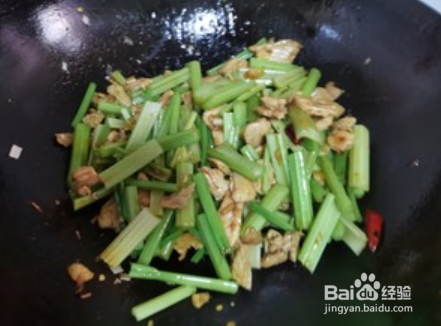 鸡肉炒芹菜的简单做法