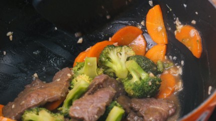 如何做出家常菜系列之西兰花炒牛肉