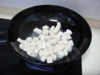 教大家腊肉毛豆米炒冻豆腐的做法