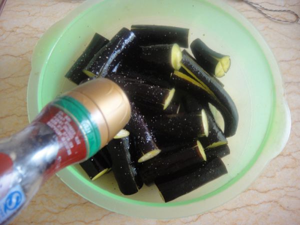 椒香蒜蓉蒸茄条