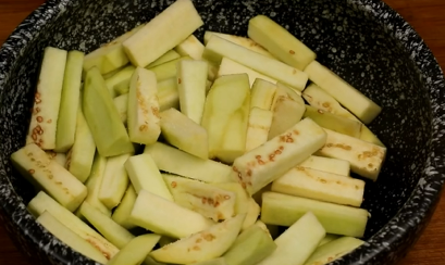 如何做美味牛肉茄子豆腐煲?