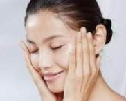 毛孔粗大补充什么维生素