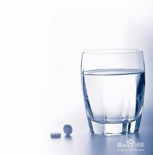 热水不是万能的 这几种药千万不能用热水送服