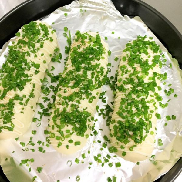烤肠芝麻香葱面包