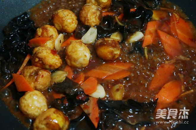 鱼香鹌鹑蛋的做法