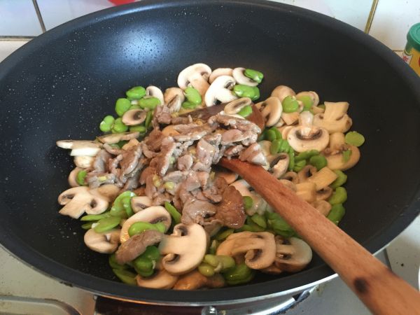 蘑菇豆瓣炒肉片