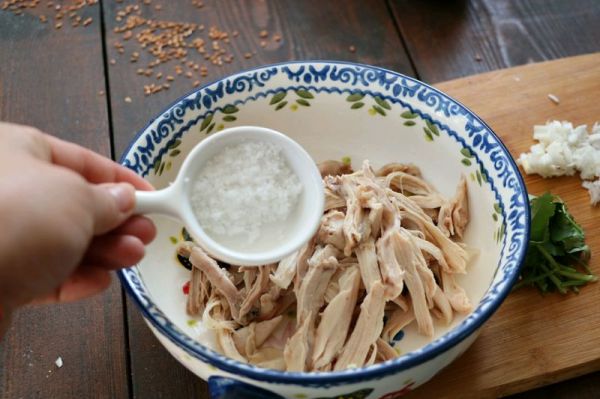 亚麻籽油凉拌鸡腿丝