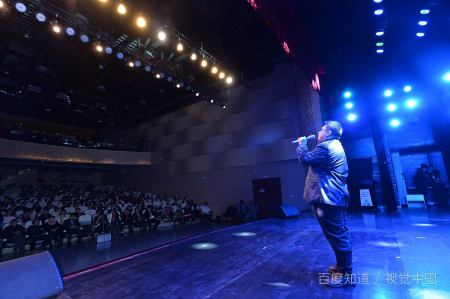 做风台这首歌和兄弟想你了这首歌除了歌词一模一样，是哪个先出的?后来的要给版权费吗