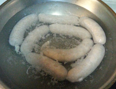 东北农村灌淀粉肠的做法