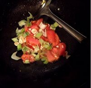 西红柿炒鸡蛋是否可以和蘑菇一起吃