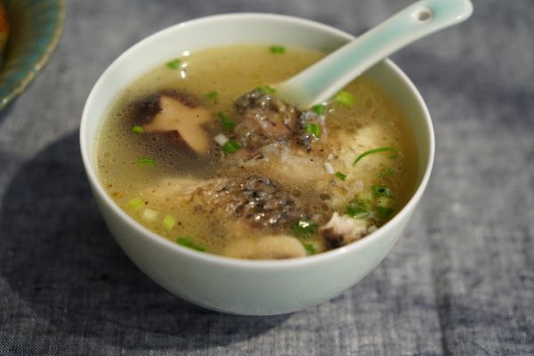 鲜美鲫鱼豆腐汤