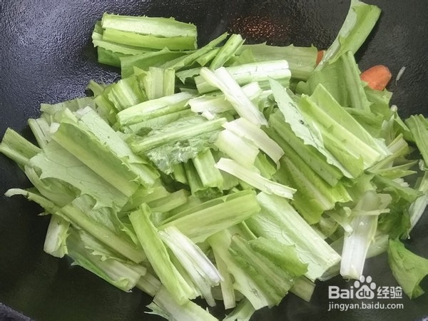 胡萝卜炒油麦菜的做法