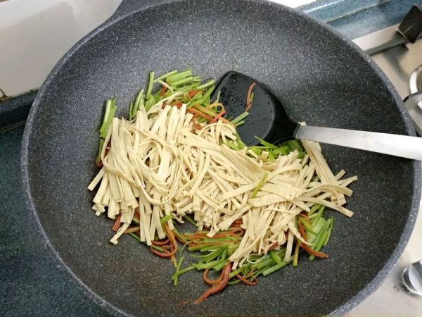 绿鬓红颜炒豆皮