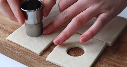 如何用手抓饼做千层酥