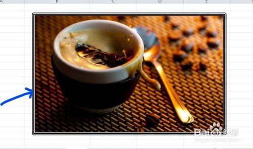 EXCEL中如何给插入的图片添加边框线