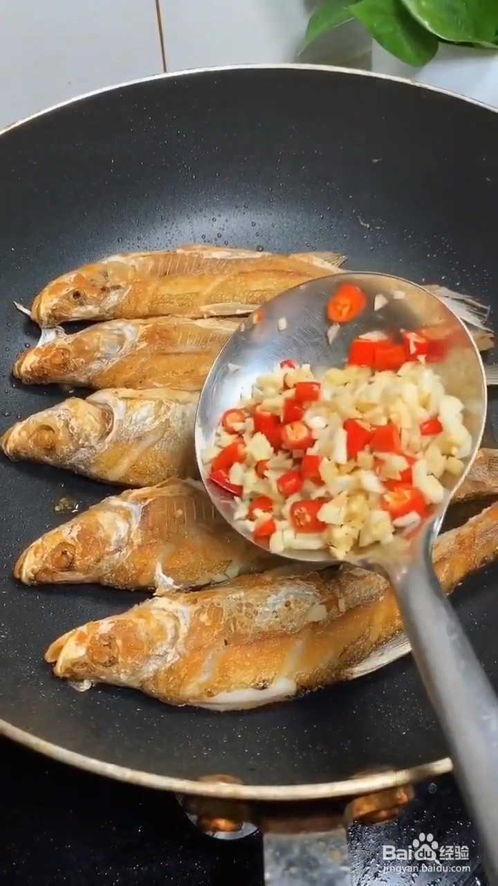 如何在家弄好吃美味的红烧小鲳鱼