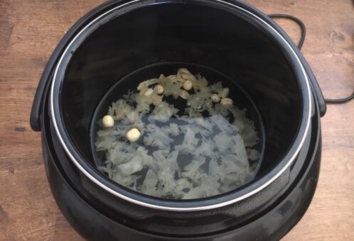 火龙果莲子百合银耳粥