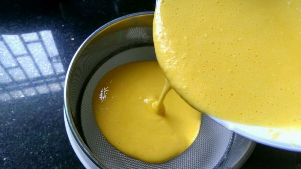 杨梅果酱夹心蛋糕卷