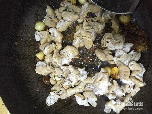 怎样做简单的土豆烧肥肠？