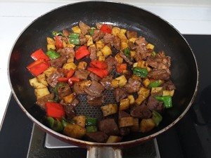 黑胡椒牛肉粒