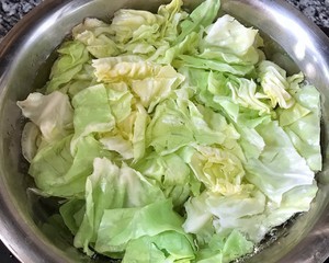 炝拌圆白菜寻煲奇兵来教你