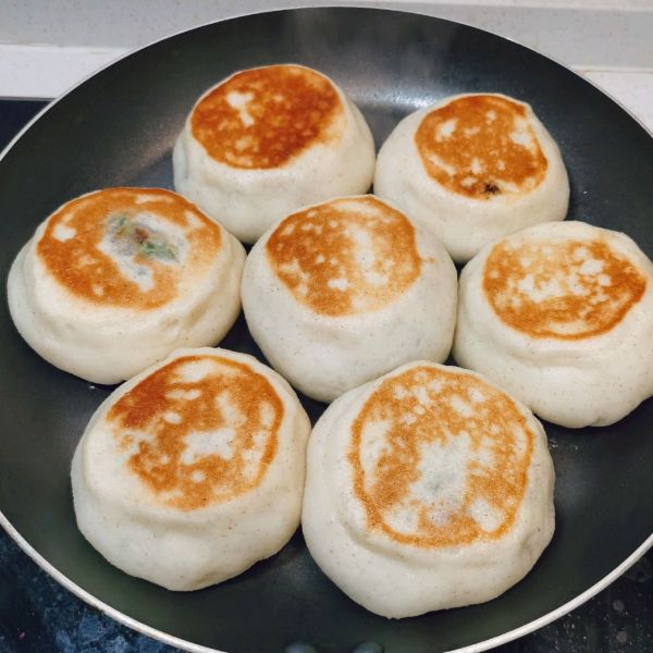 韭菜小墨鱼虾皮水煎包