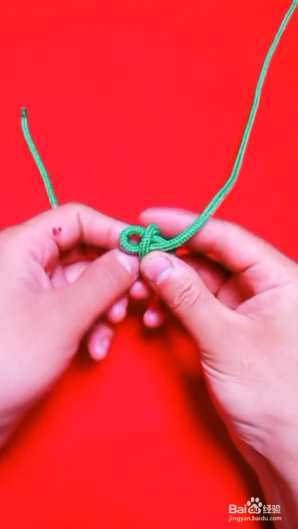 女士项链吊坠打结方法