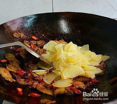 五花肉炒土豆片