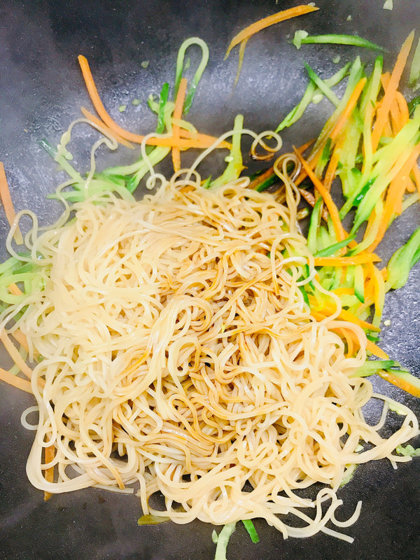 肉臊子鸡蛋炒面