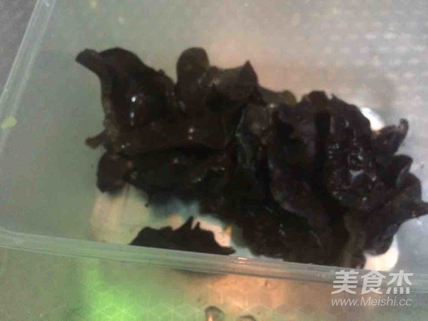 山药炒木耳的做法