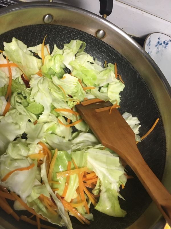 包菜鸡蛋炒粉丝