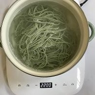 制作牛肉酱拌面