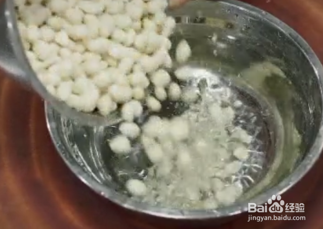 酥脆花生米的做法